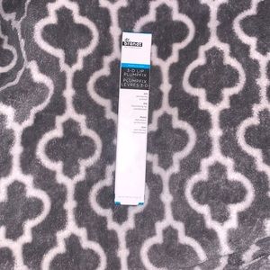✨Dr. BRANDT needles no more 3-D LIP PLUMPFIX✨